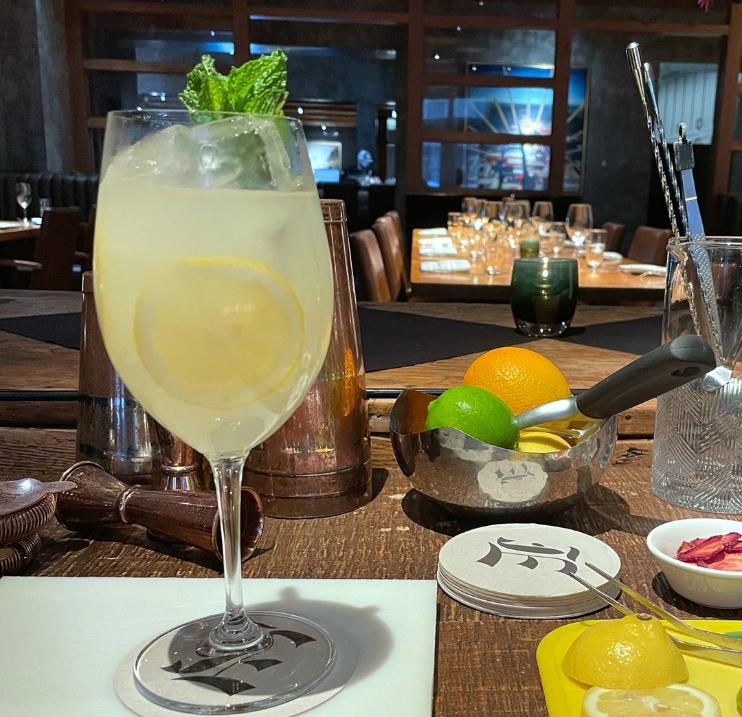 Happy hour is back! Enjoy discounts on select wine, spirits, and cocktails at the bar — as well as a featured specialty cocktail — daily from 5-6pm. ⁠
<br/>
This week’s specialty cocktail is a Limoncello Spritz: House made Limoncello, Prosecco, and soda with mint over ice for just $10. ⁠
<br/>
<br/>
<br/>
#chsdrinks #chseats #happyhour #broadstreet #charleston #southofbroad #budgetcocktails #cocktailbandits